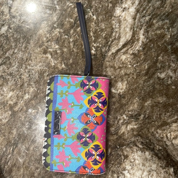 Vera Bradley wristlet - Picture 2 of 4